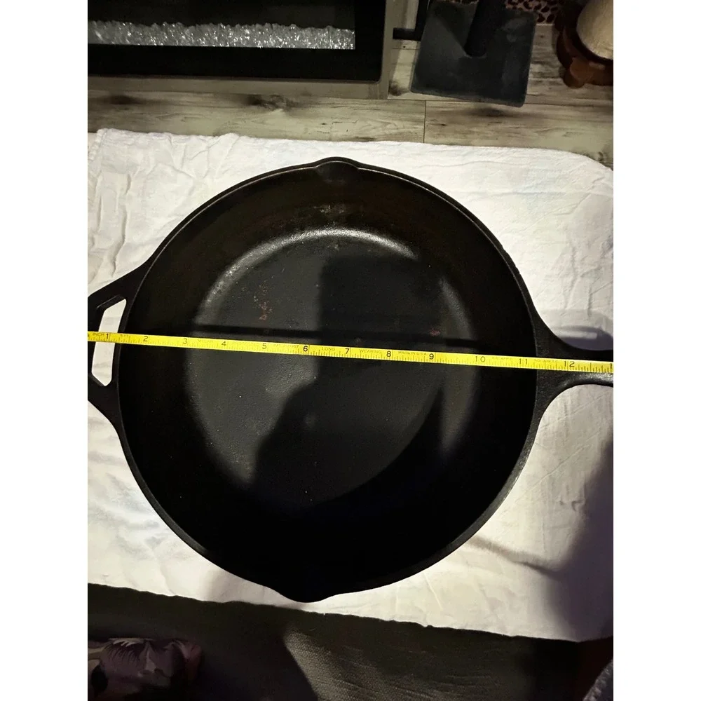 Lodge Cast Iron 2 Piece Set 12in Round Skillet 8SK 10.5in Square Grill Pan 8SGP